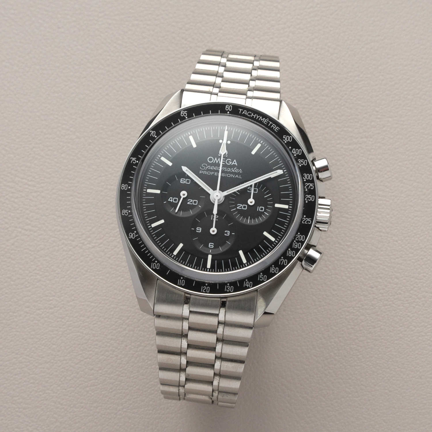 OMEGA Speedmaster Moonwatch Saphir Chronograph CPO2 Produktbild main 3