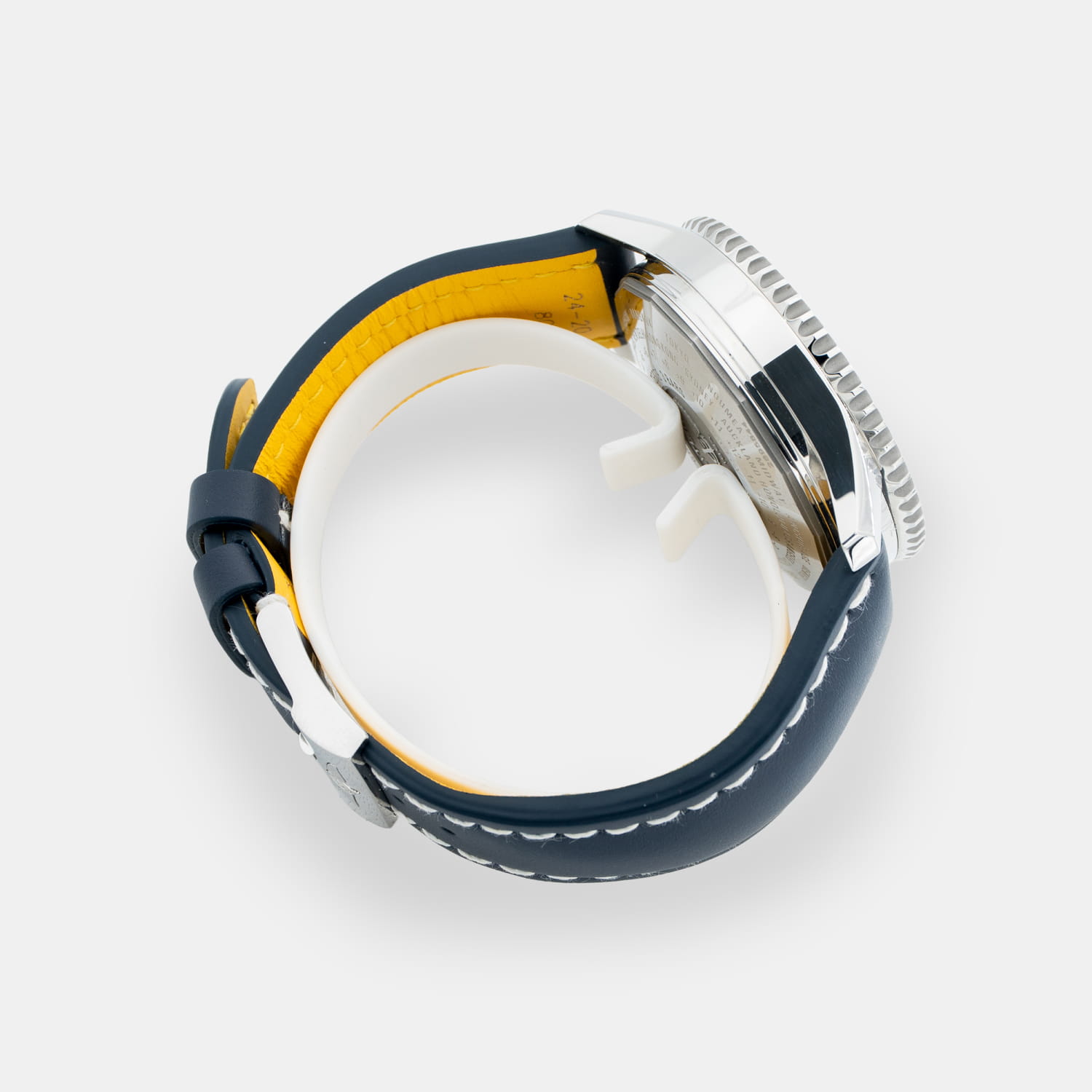 Breitling Navitimer World GMT 46 CPO Produktbild main 2