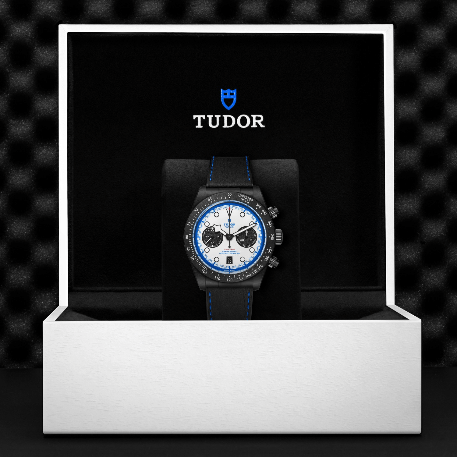 TUDOR Black Bay Chrono Carbon 25 Produktbild main 3