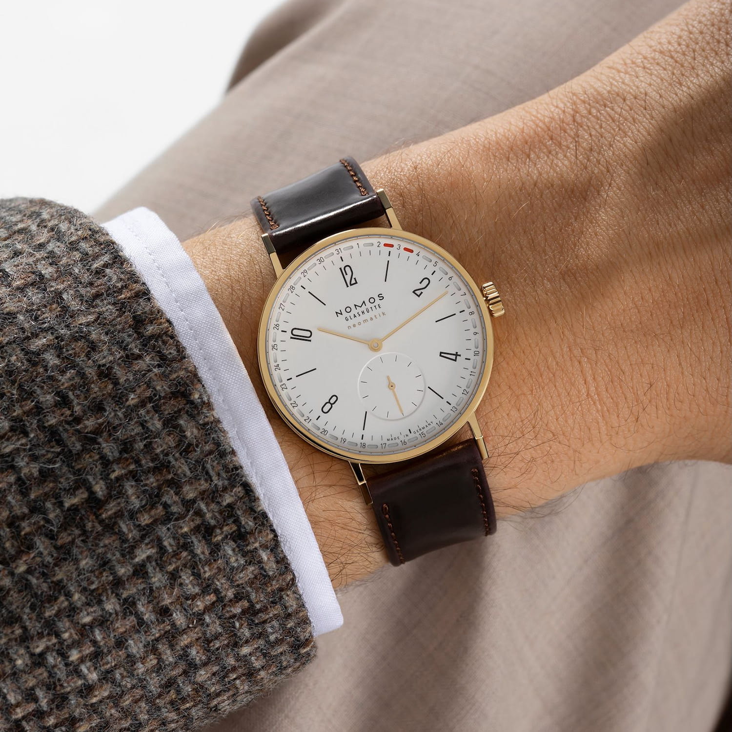 NOMOS Glashütte Tangente Gold neomatik 38 Update Produktbild main 6