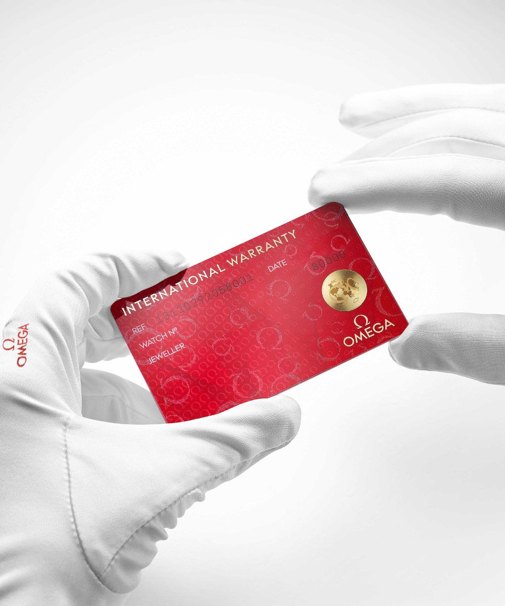 OMEGA Speedmaster Moonwatch Mondphase 44 Produktbild main 2