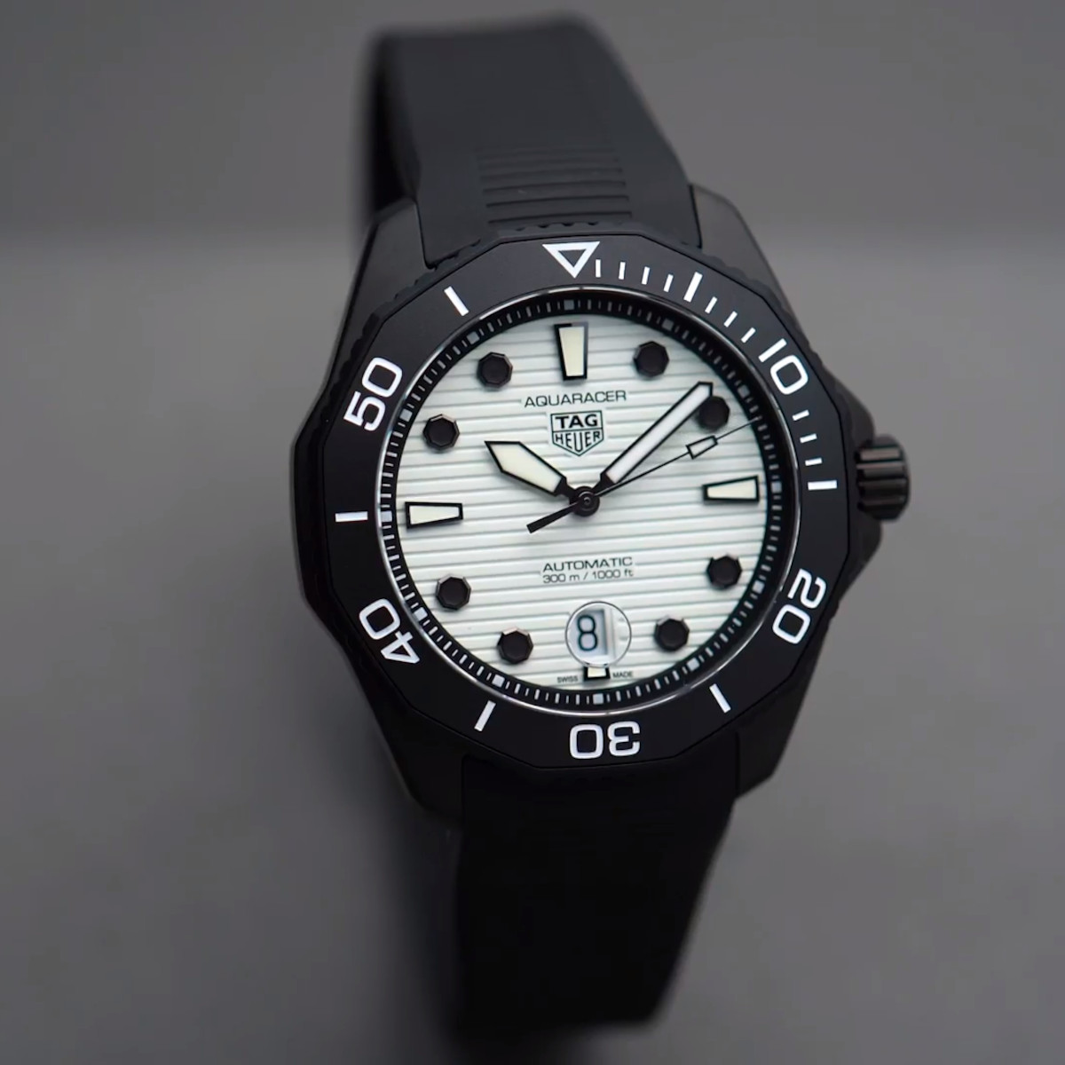 TAG HEUER Aquaracer Professional 300 Nightdiver Produktbild main 4