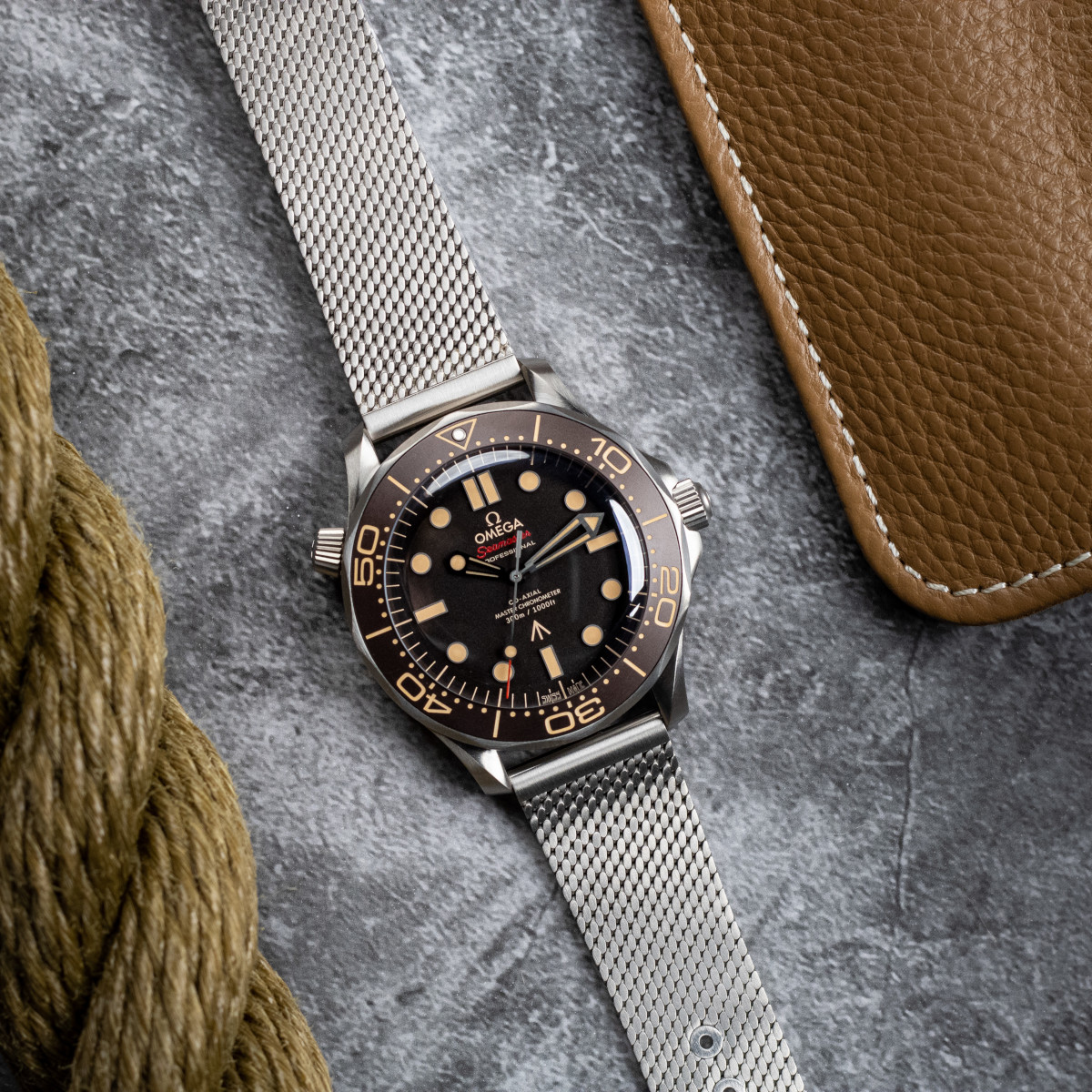 OMEGA Seamaster Diver 300M 42 James Bond Titan  Produktbild main 2