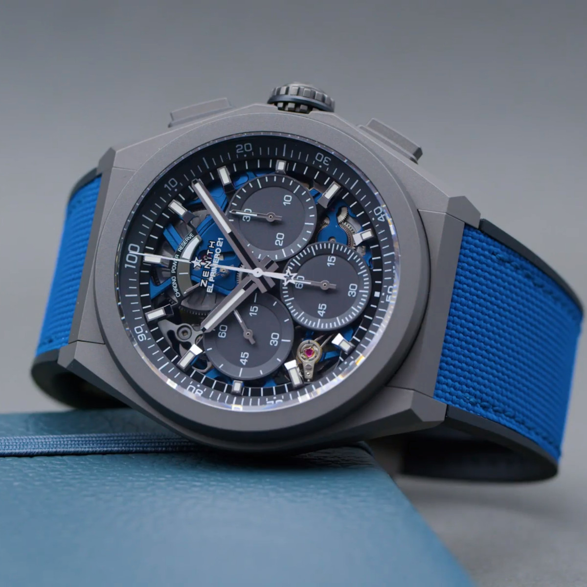Zenith Defy El Primero 21 44 Ultrablue Produktbild main 5