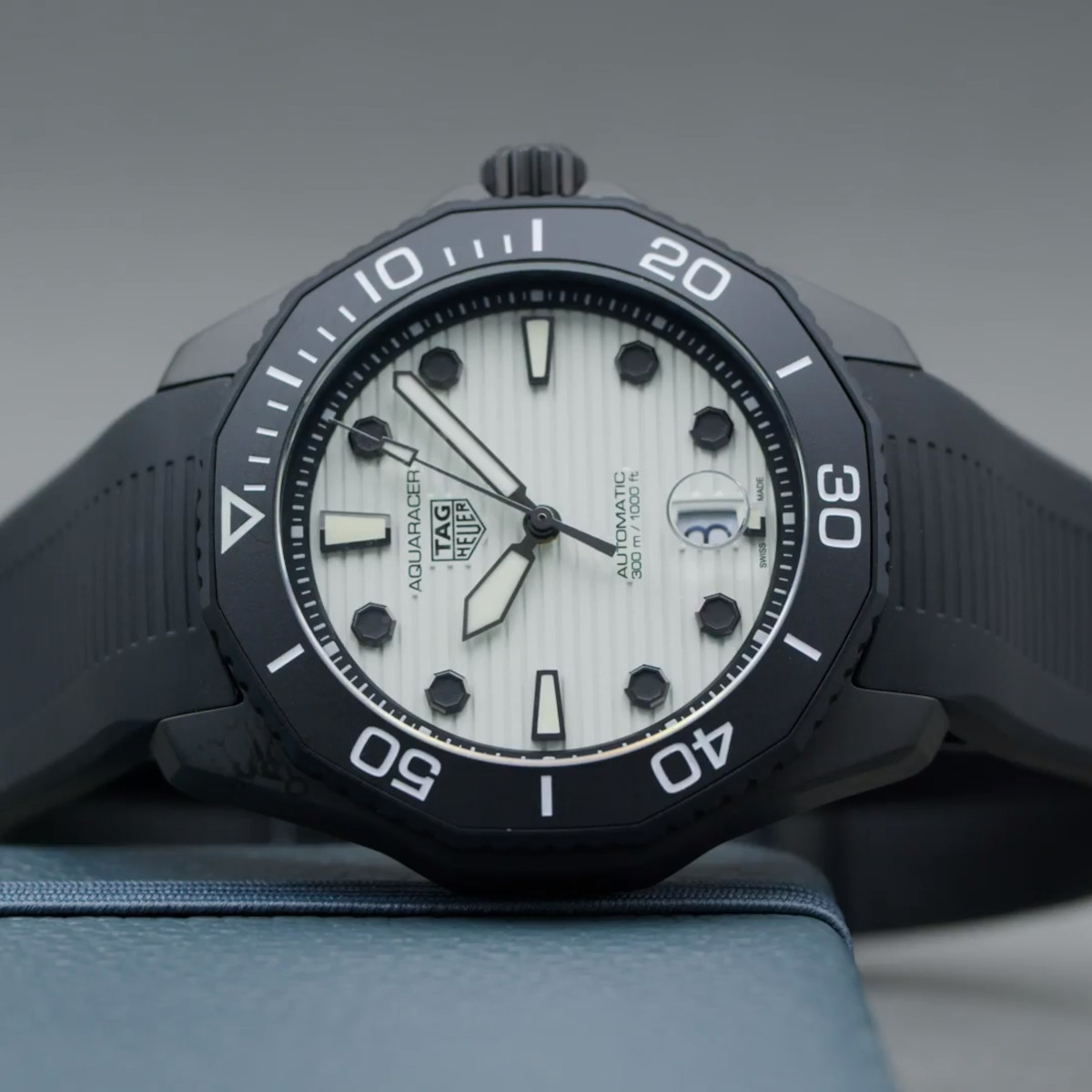 TAG HEUER Aquaracer Professional 300 Nightdiver Produktbild main 5