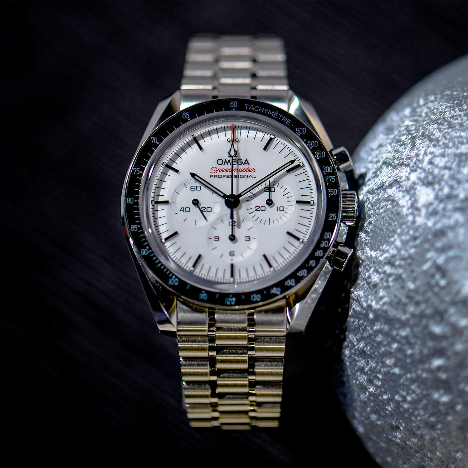 OMEGA Speedmaster Moonwatch Saphir Chronograph CPO Produktbild main 2