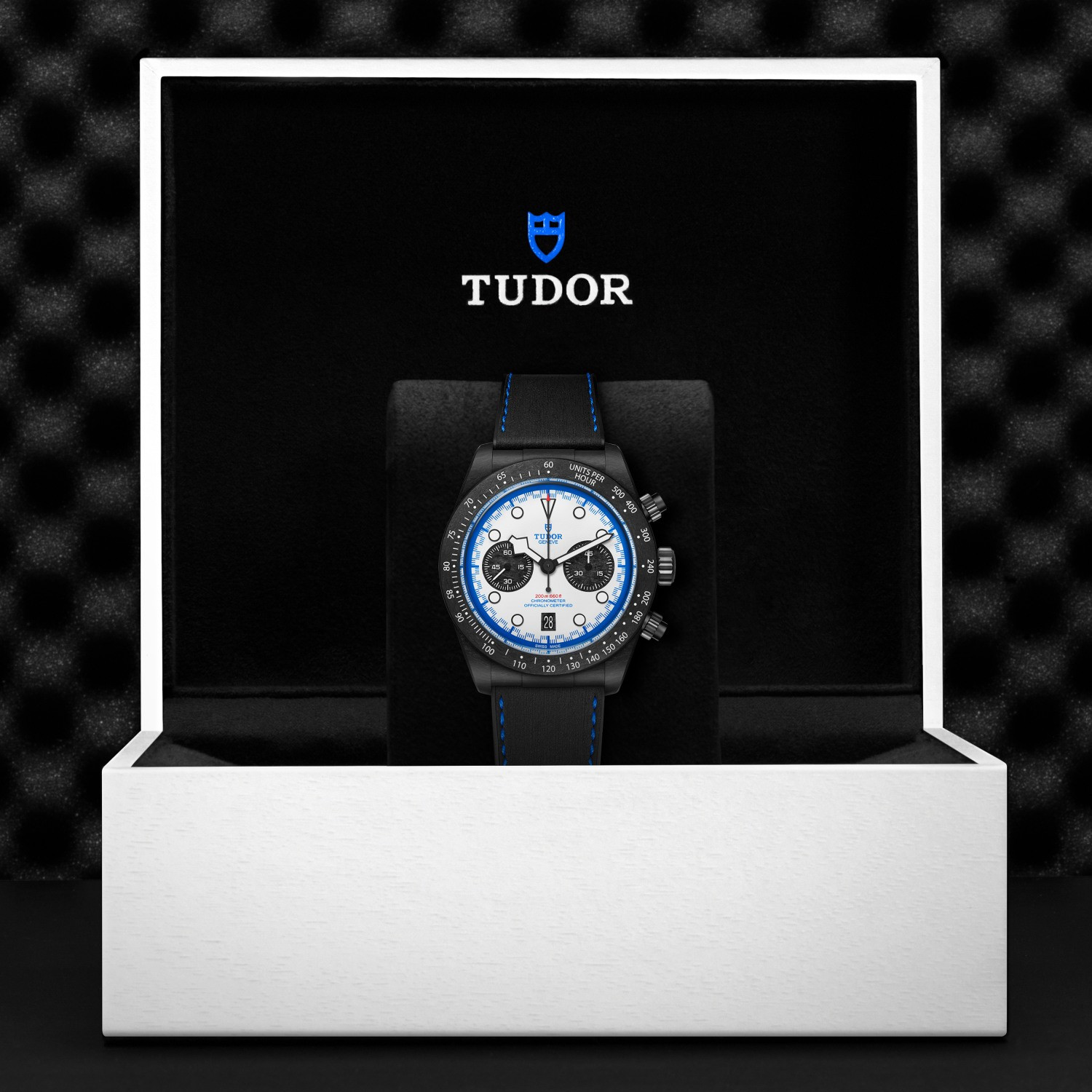 TUDOR Black Bay Chrono Carbon 25 Produktbild main 3