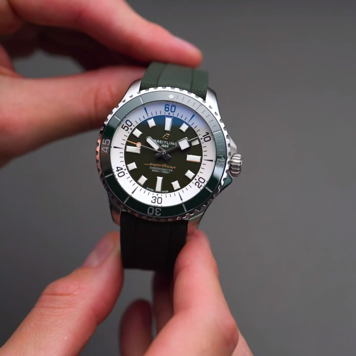 Breitling Superocean Automatic 44 Produktbild main 5