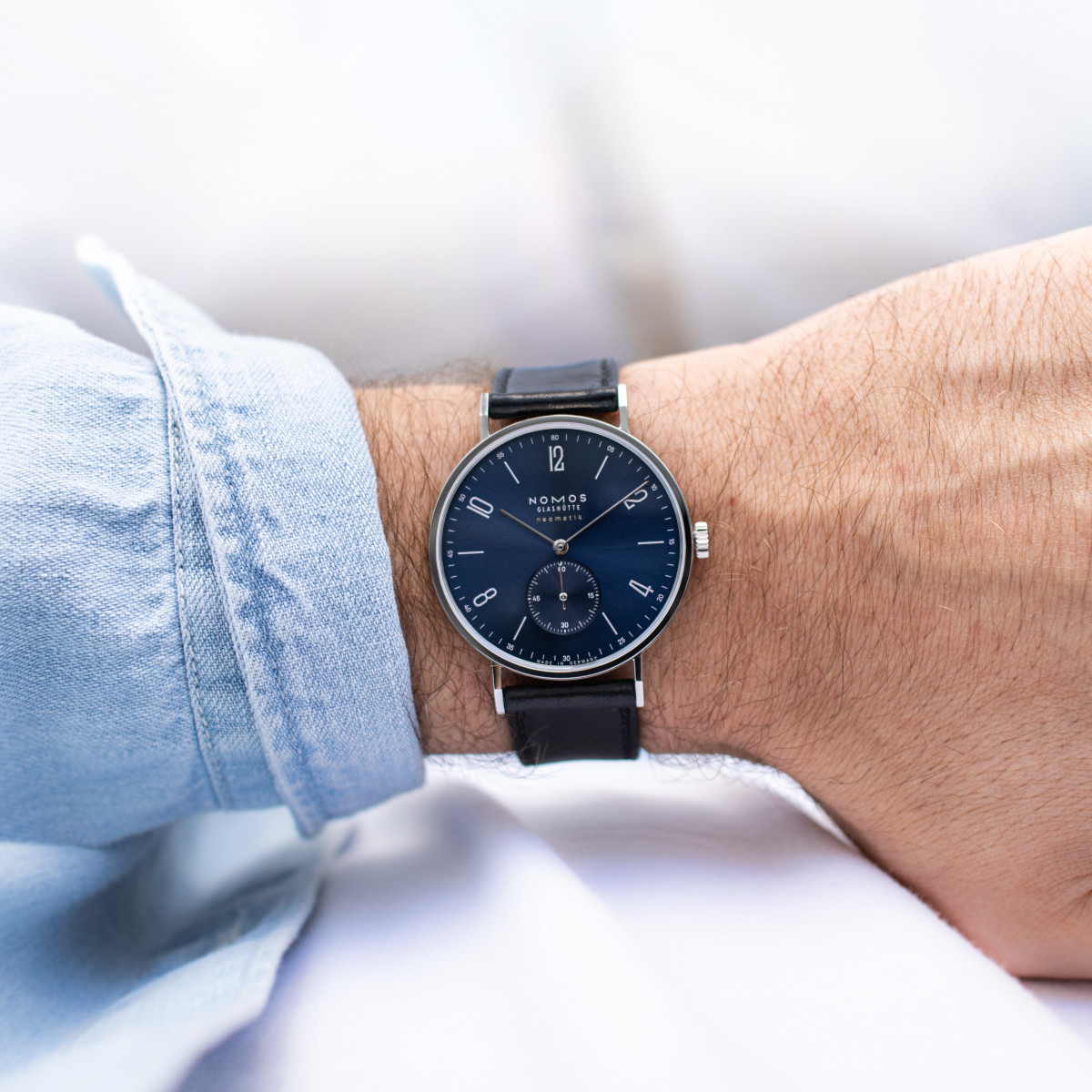 NOMOS Glashütte Tangente Neomatik 39 Blaugold Produktbild main 3