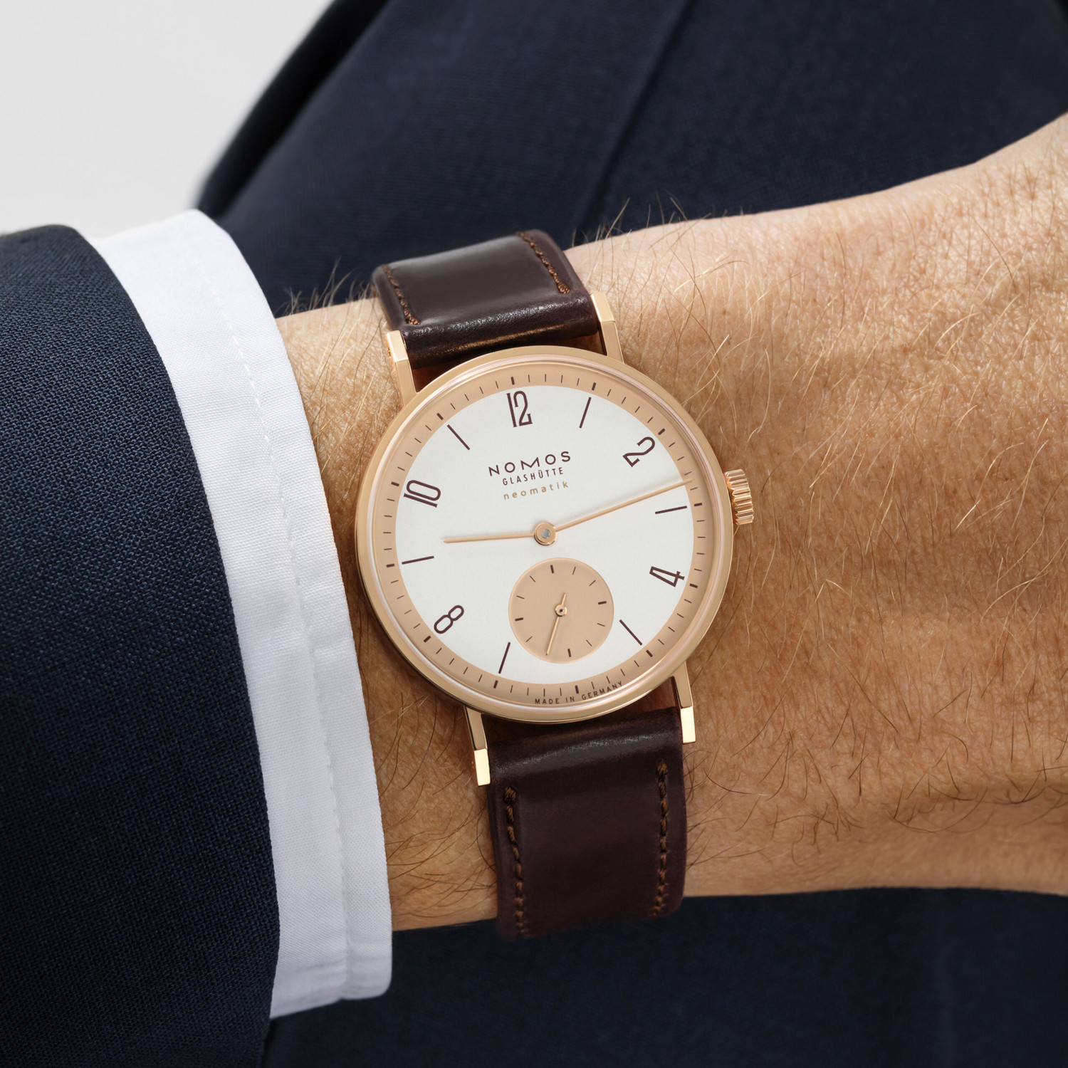NOMOS Glashütte Tangente Roségold Neomatik Produktbild main 3