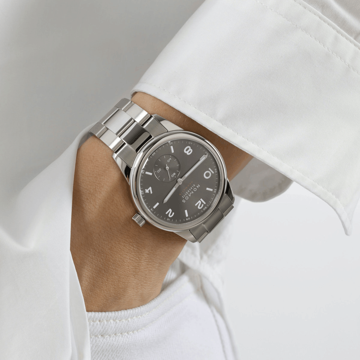 NOMOS Glashütte Club Sport Neomatik 39 Smoke Produktbild main 1