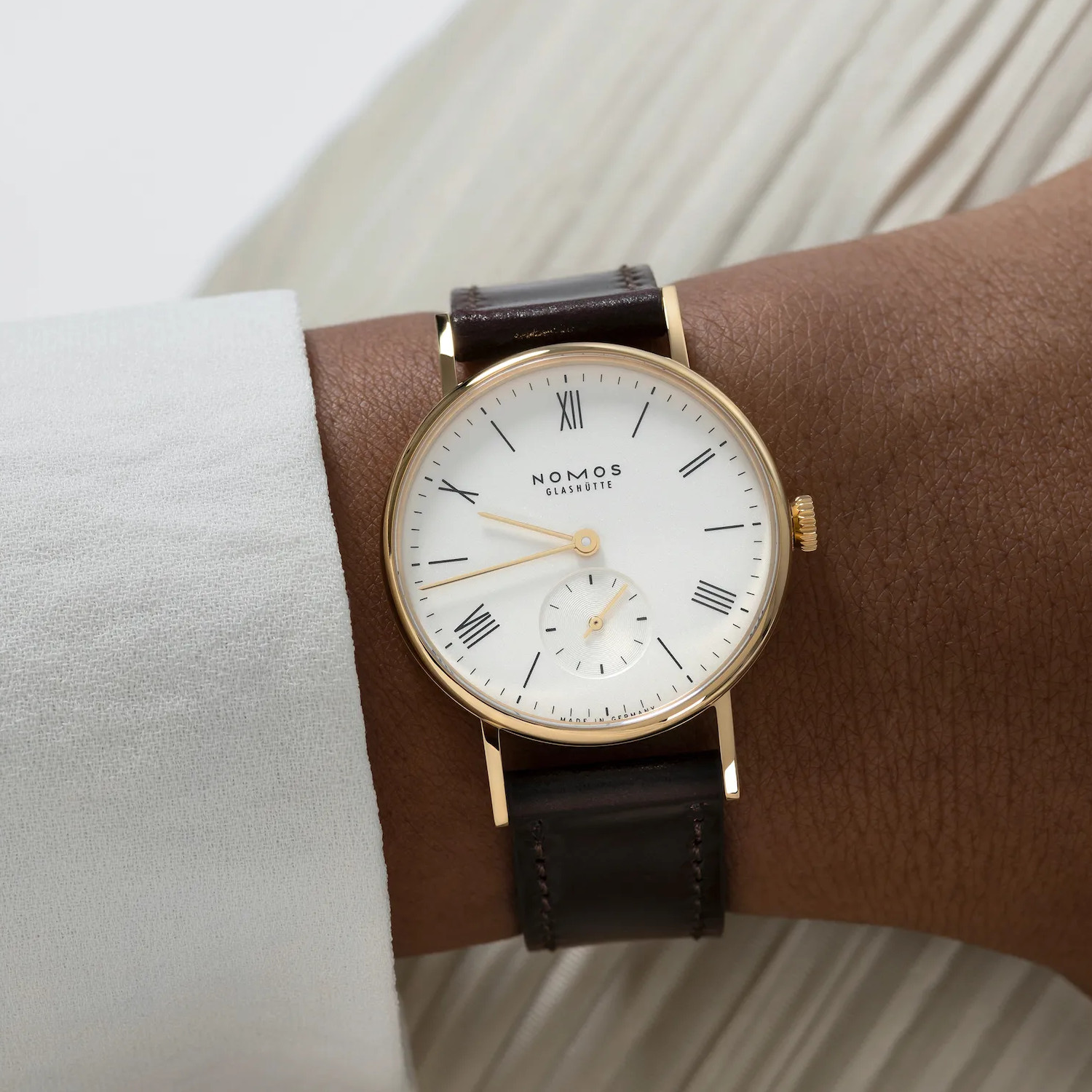 NOMOS Gold 33 Produktbild main 5