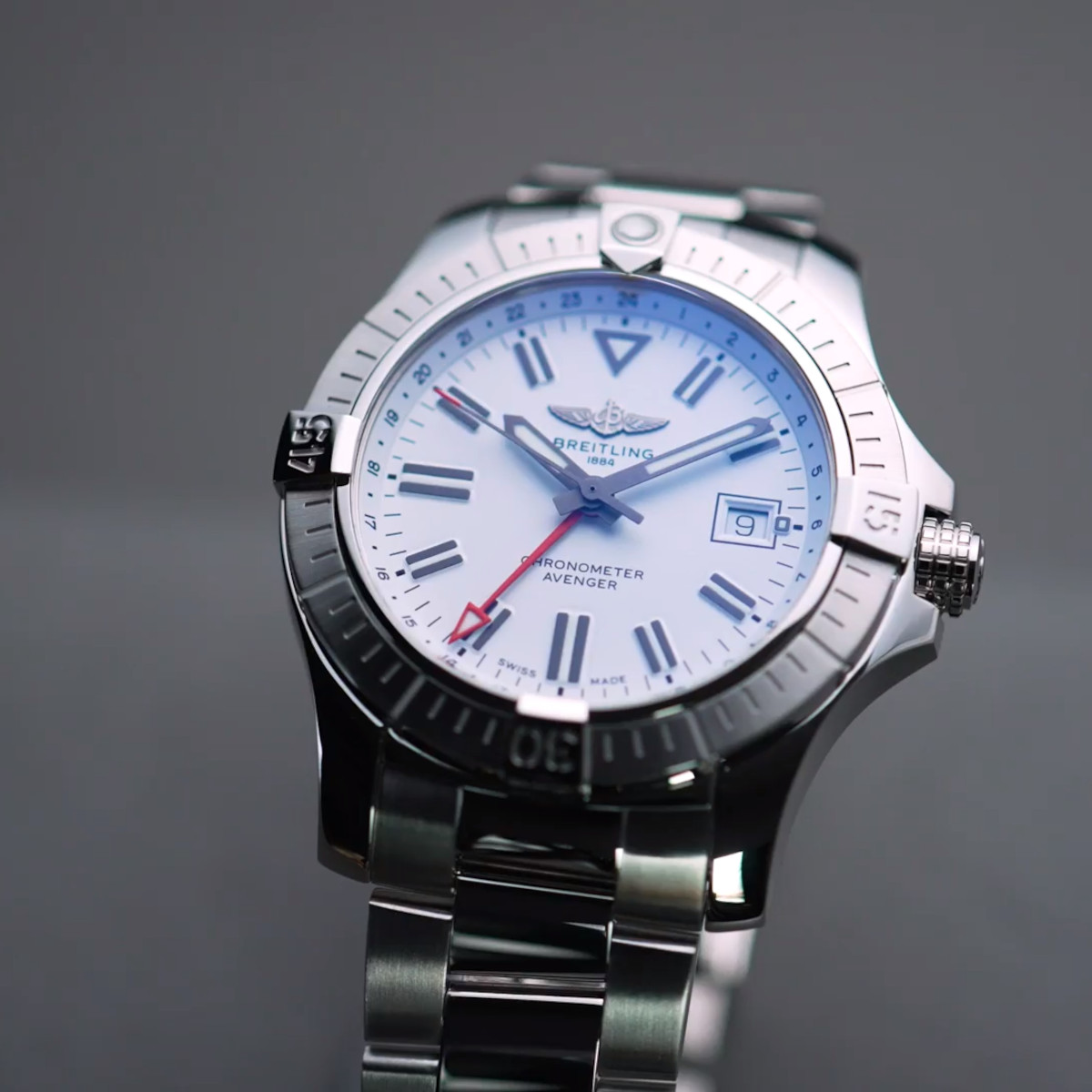 Breitling Avenger Automatic GMT 43 Produktbild main 5