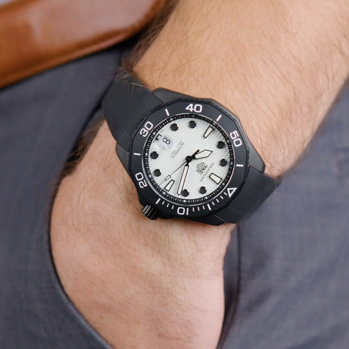 TAG HEUER Aquaracer Professional 300 Nightdiver Produktbild main 2
