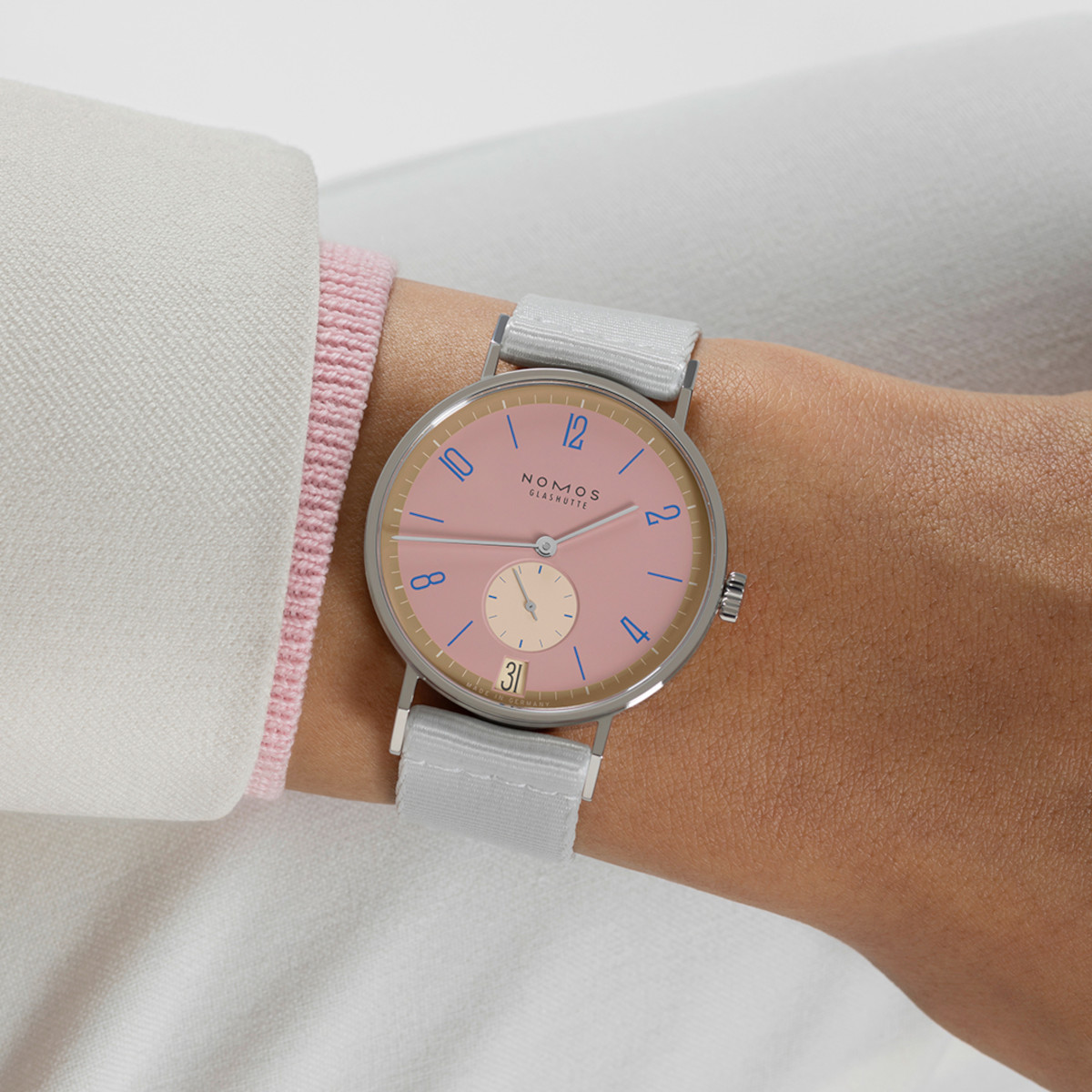 NOMOS Glashütte Tangente 38 Datum Pompadour Produktbild main 3