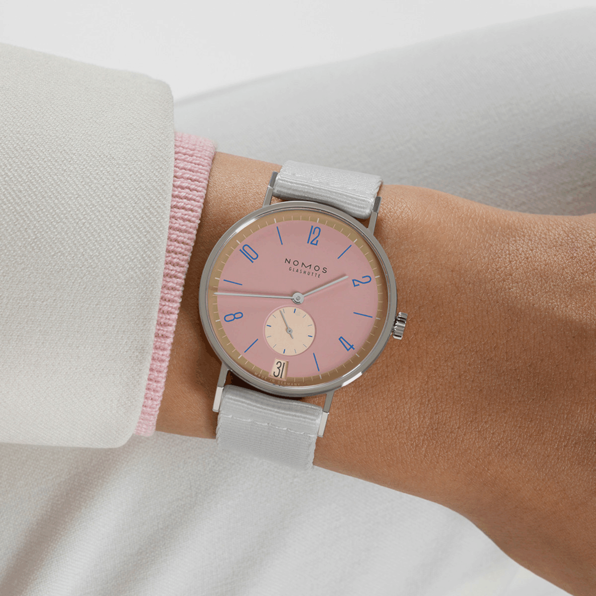 NOMOS Glashütte Tangente 38 Datum Pompadour Produktbild main 2