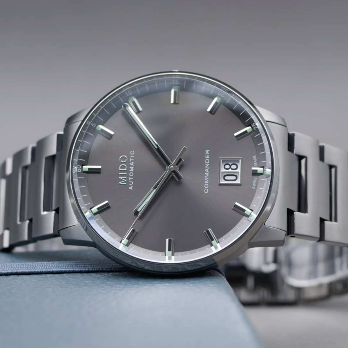 Mido Commander Big Date Produktbild main 5