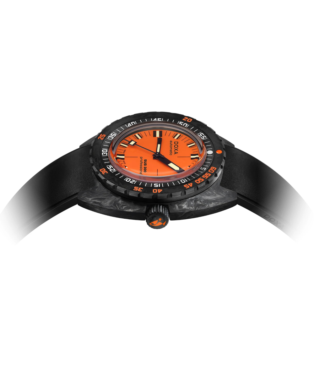 Doxa Sub 300 Carbon Professional Produktbild main 2