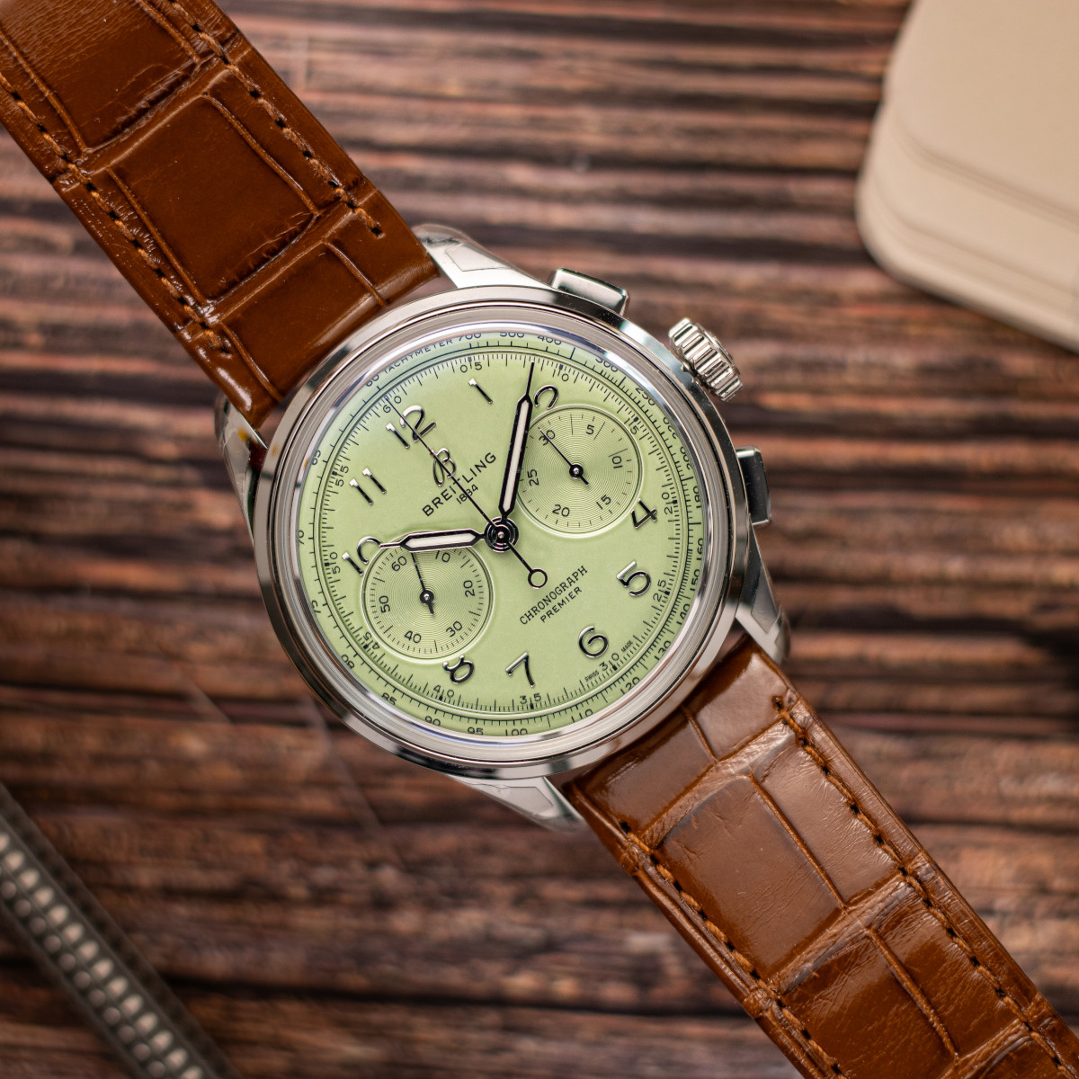 Breitling Premier B09 Chronograph 40 Produktbild main 4