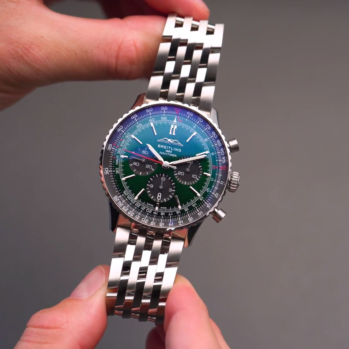 Breitling Navitimer B01 Chronograph 46 Produktbild main 3