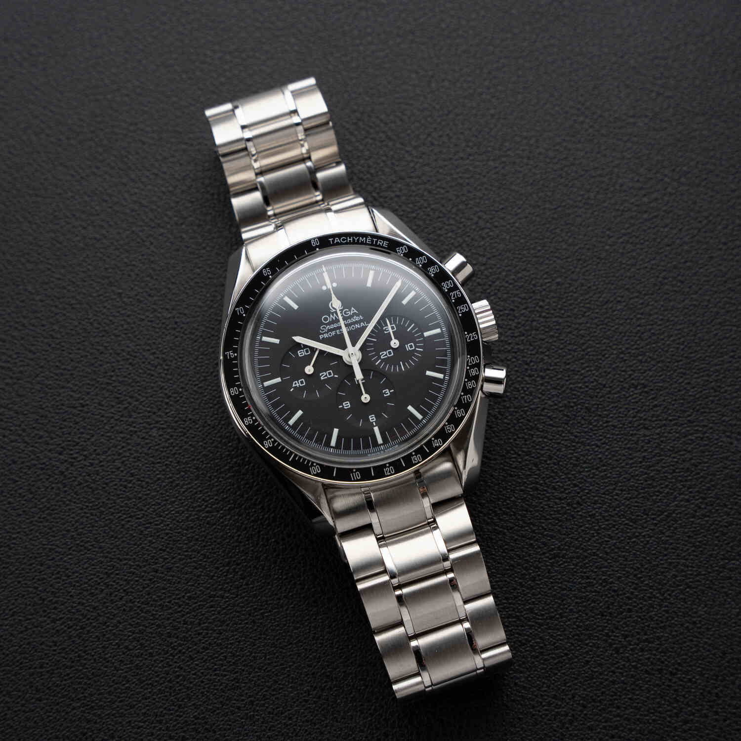 OMEGA Speedmaster Moonwatch CPO2 Produktbild main 1
