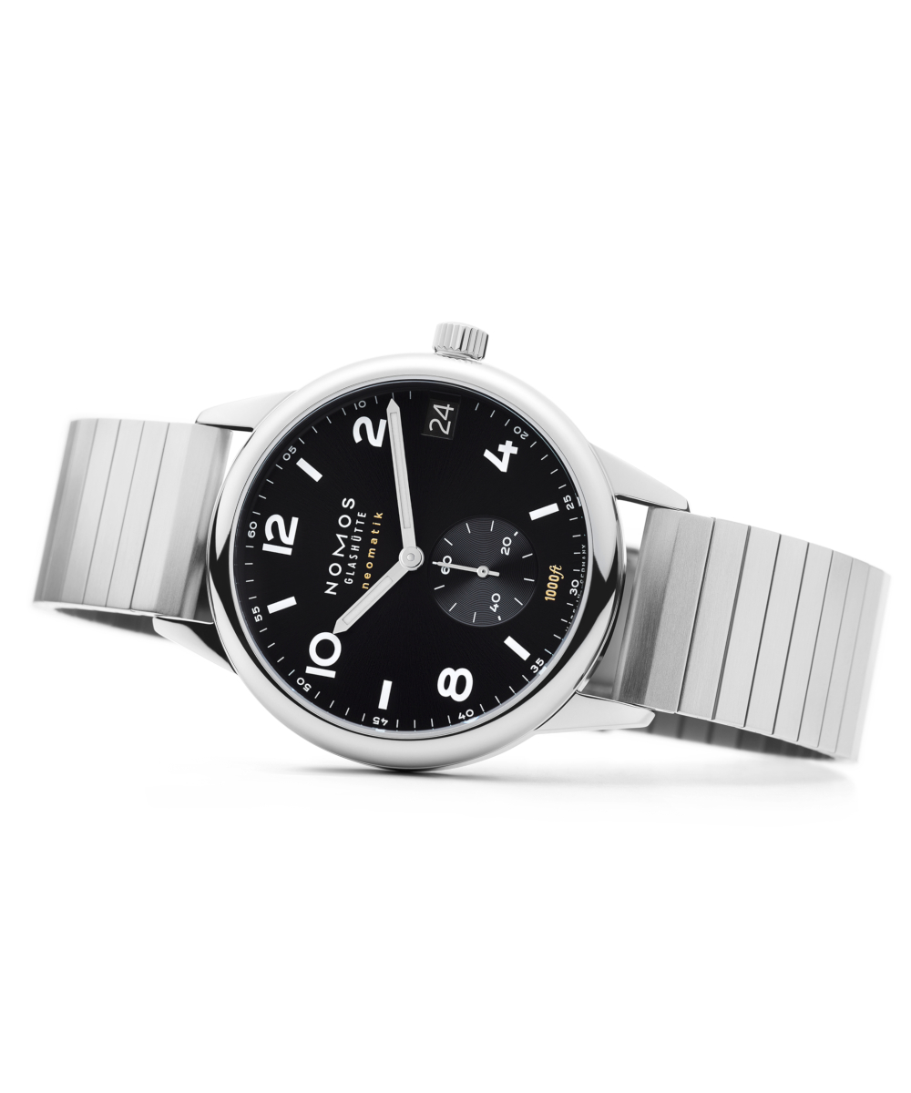 NOMOS Glashütte Club Sport Neomatik 42 Datum Schwarz Produktbild main 1