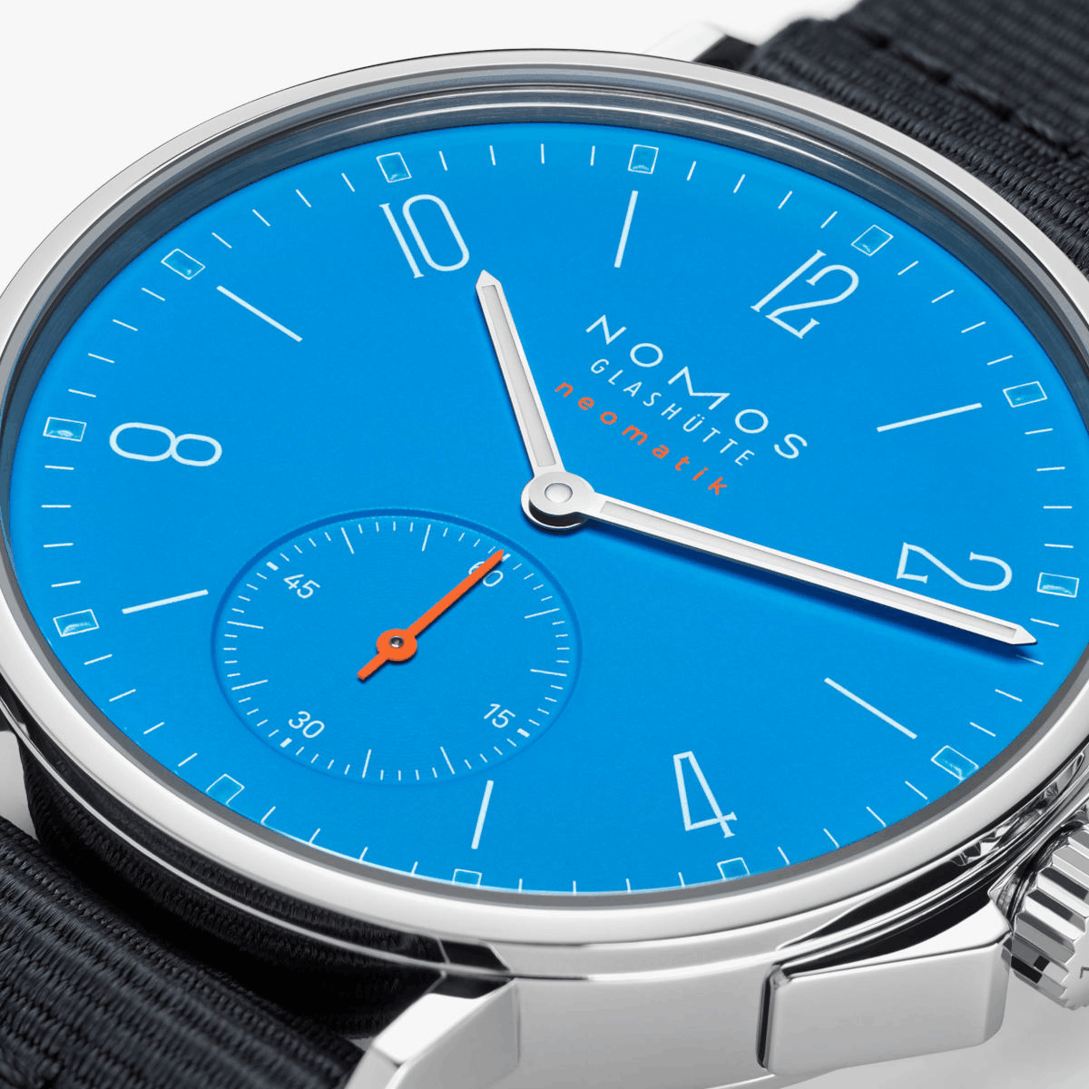 NOMOS Glashütte Ahoi Neomatik Signalblau Produktbild main 1