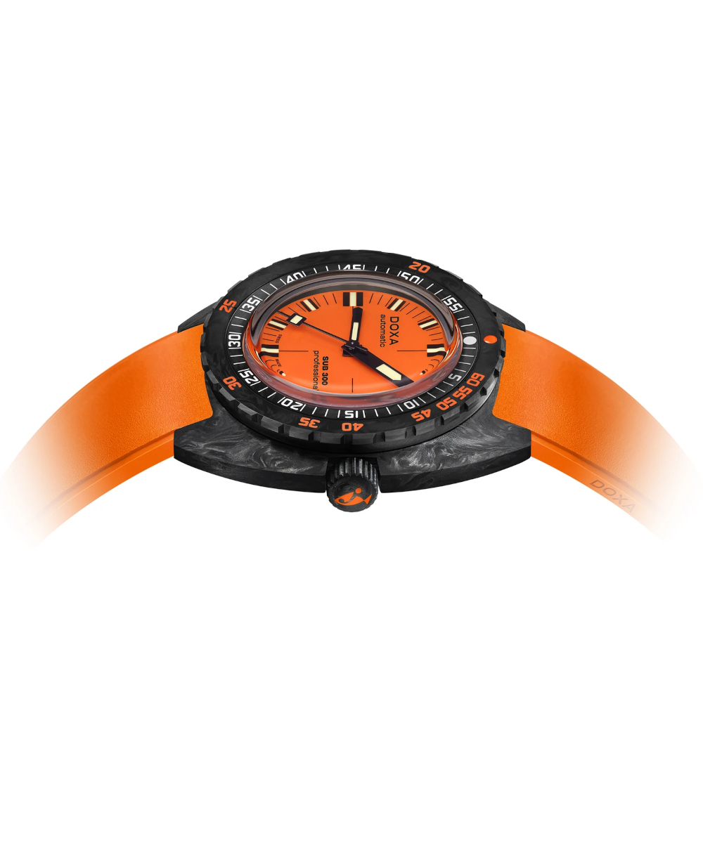 Doxa Sub 300 Carbon Professional Produktbild main 1