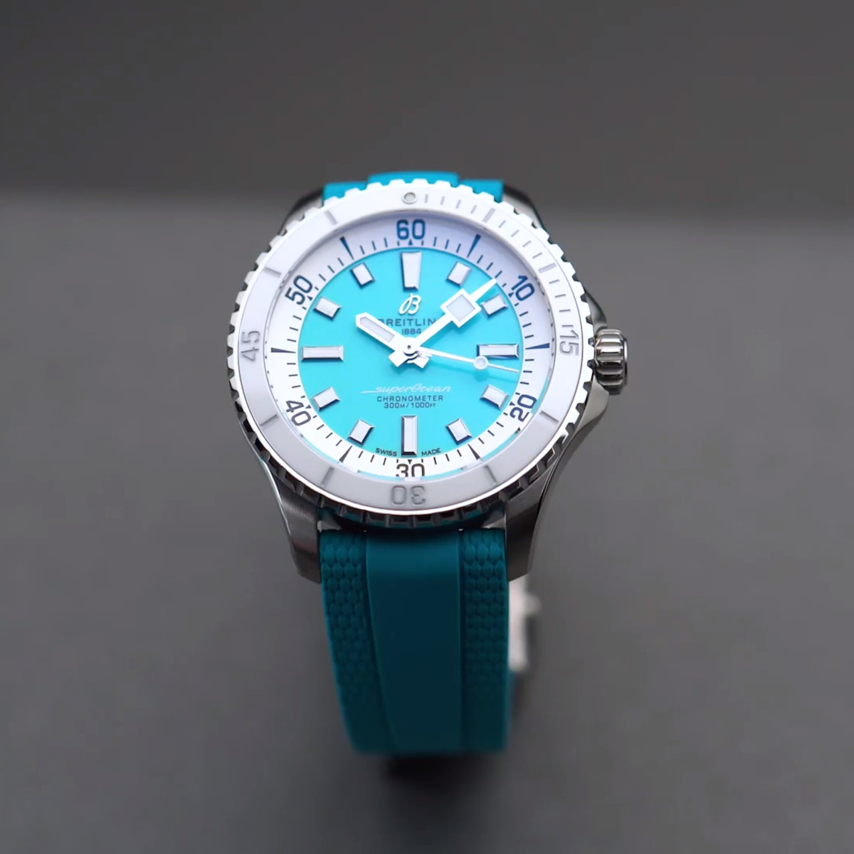 Breitling Superocean Automatic 36 Produktbild main 3