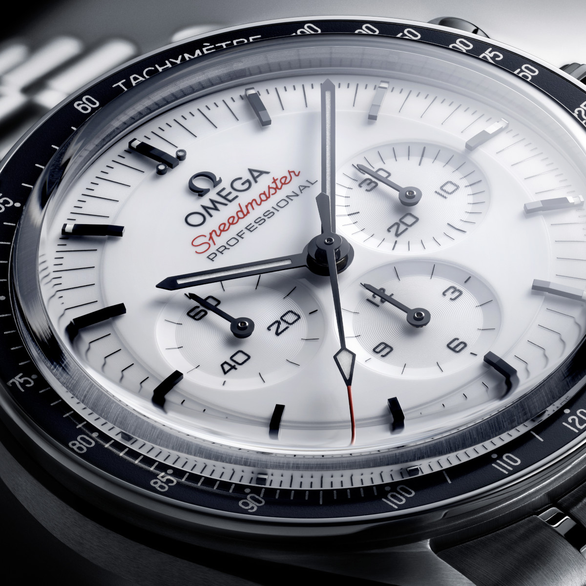 OMEGA Speedmaster Moonwatch Saphir Chronograph Produktbild main 2