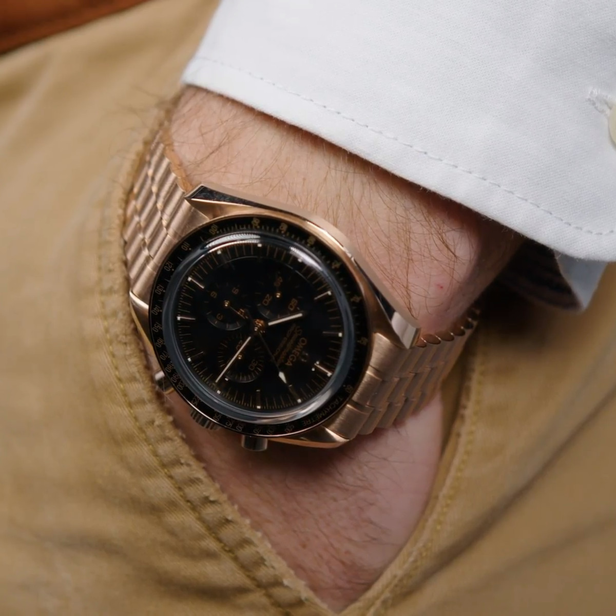 OMEGA Speedmaster Moonwatch Saphir Chronograph Produktbild main 3