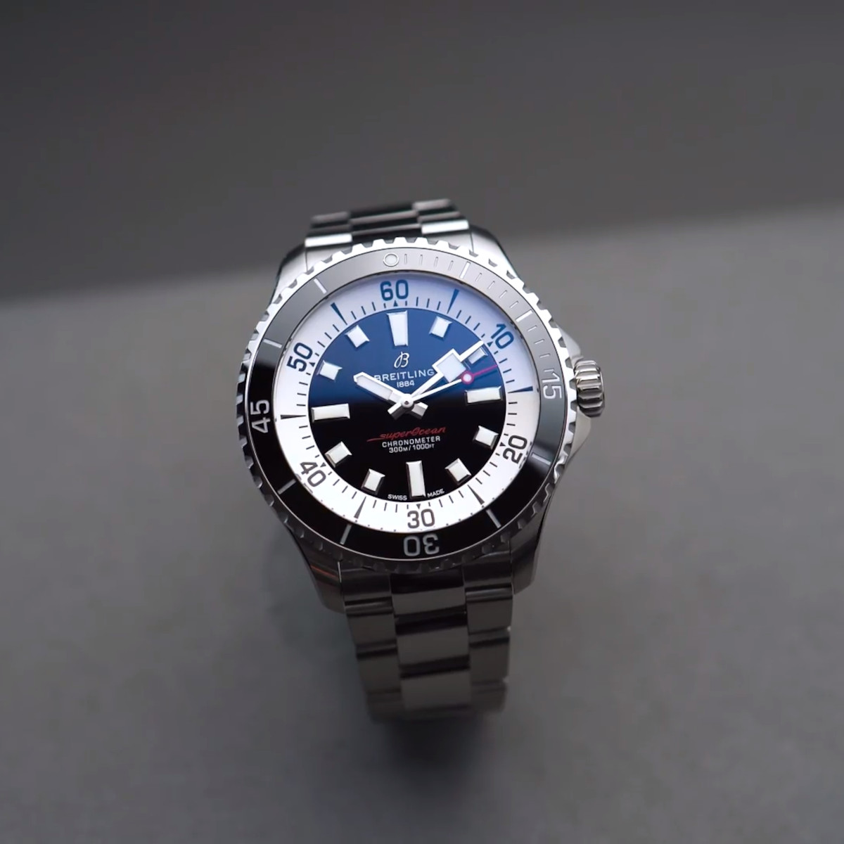 Breitling Superocean Automatic 44 Produktbild main 3