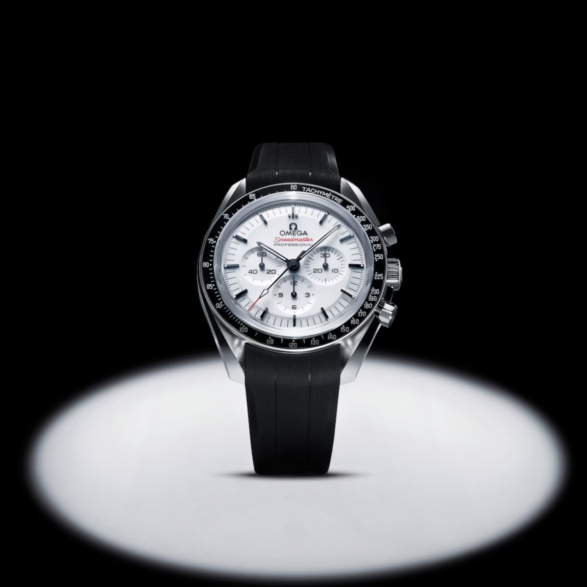 OMEGA Speedmaster Moonwatch Saphir Chronograph Produktbild main 1