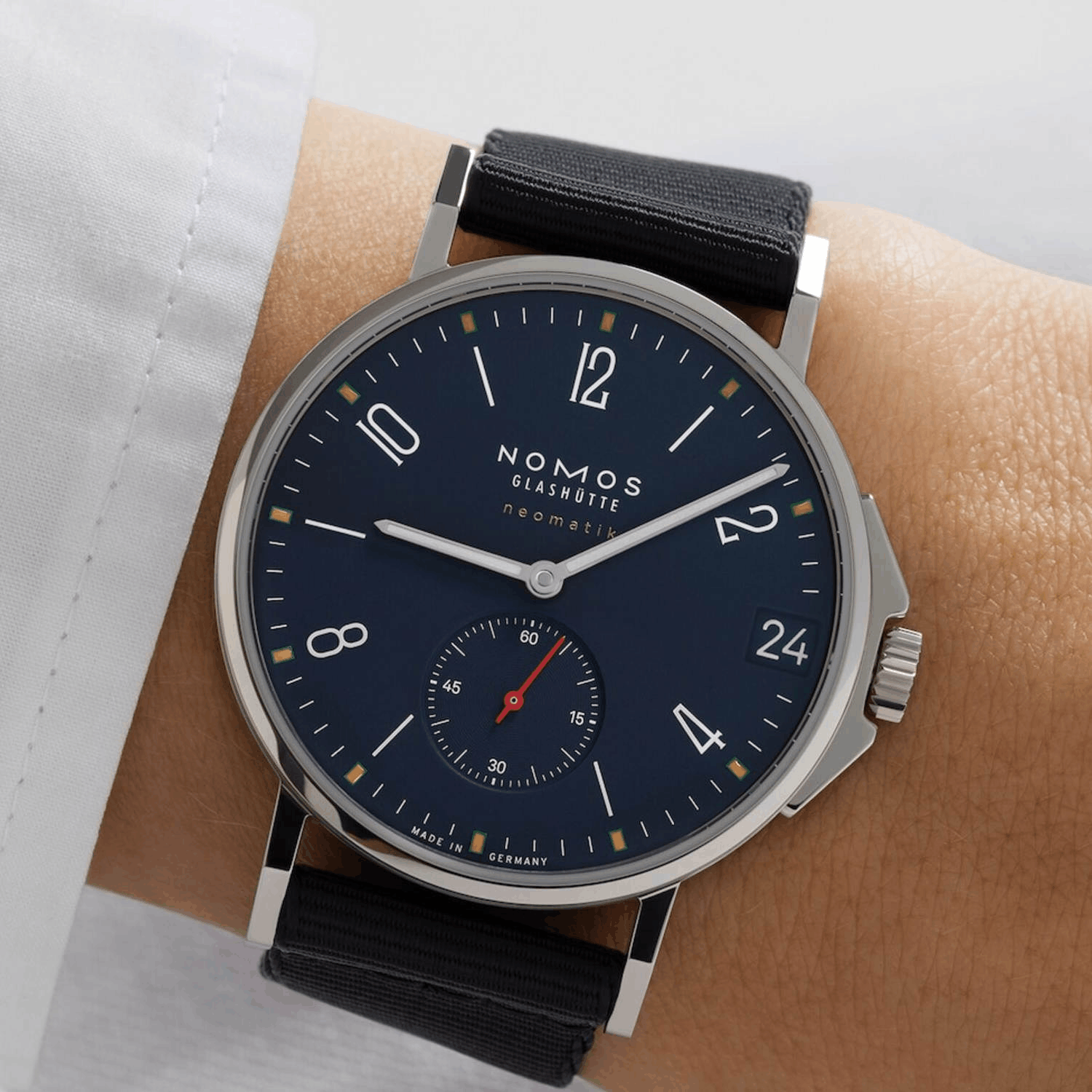 NOMOS Glashütte Ahoi Neomatik 38 Datum Produktbild main 3