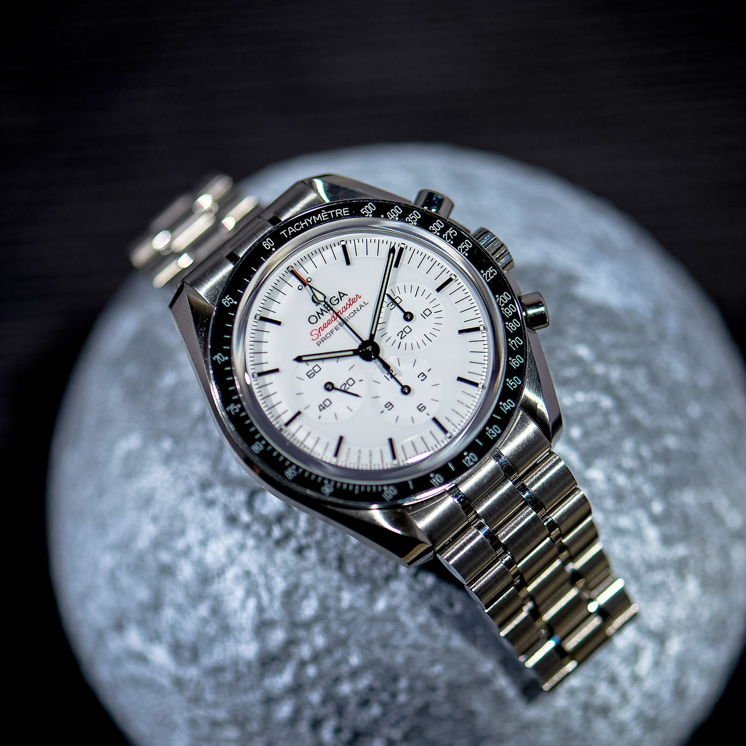OMEGA Speedmaster Moonwatch Saphir Chronograph CPO Produktbild main 3