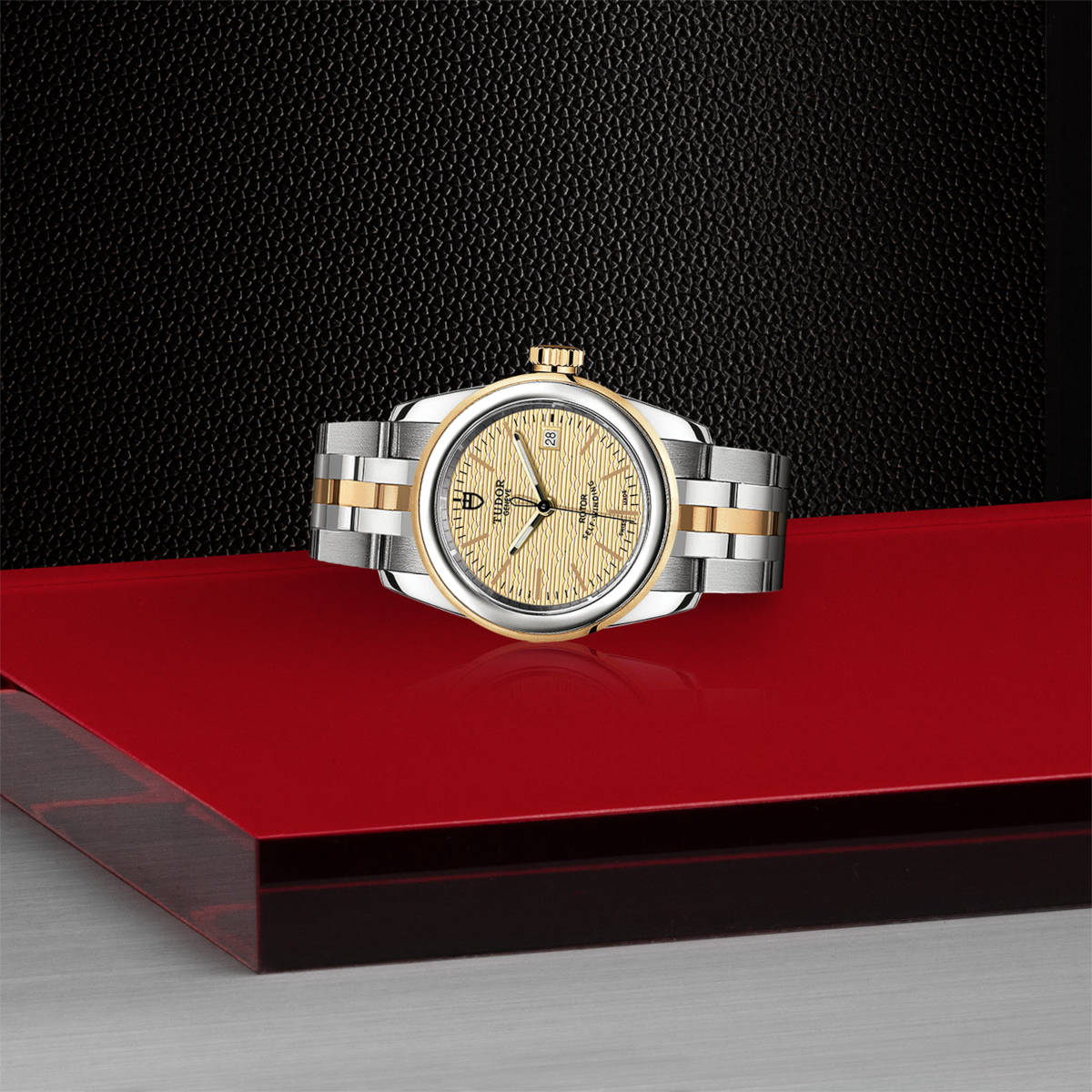 TUDOR Glamour Date 26 Produktbild main 2