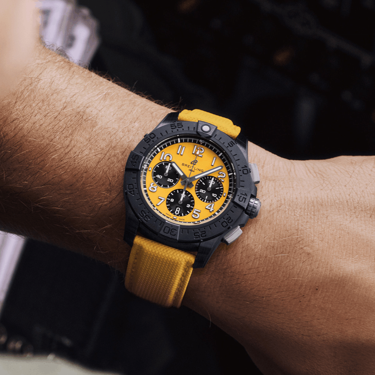 Breitling Avenger B01 Chronograph 44 Night Misson Produktbild main 3
