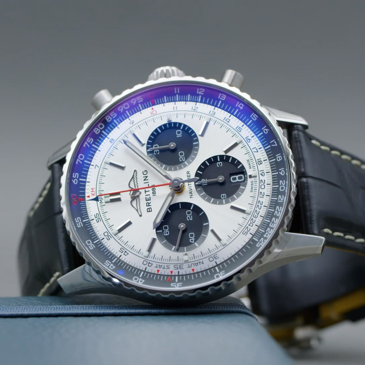 Breitling Navitimer B01 Chronograph 43 Produktbild main 3