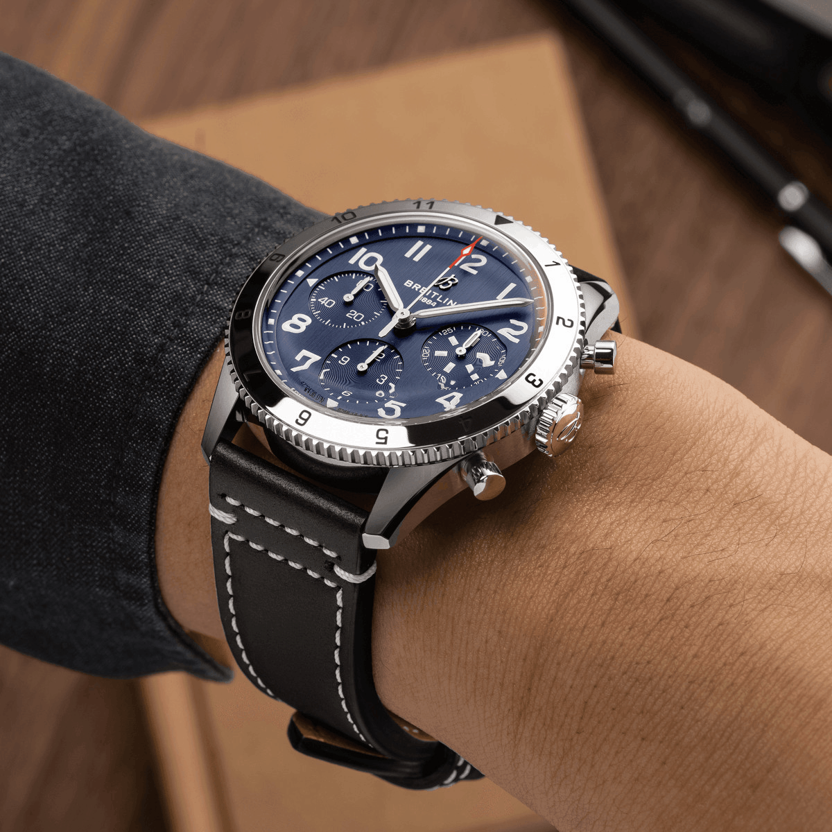 Breitling Classic Avi Chronograph 42 Tribute To Vought F4U Corsair  Produktbild main 2