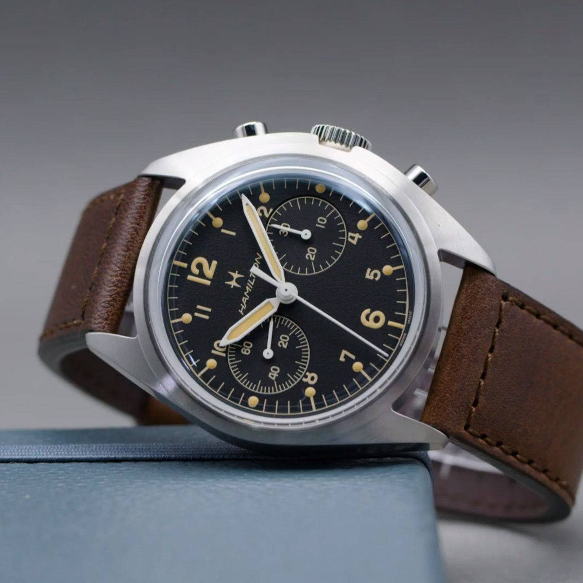 Hamilton Khaki Aviation Pioneer Mechanical Chrono Produktbild main 3