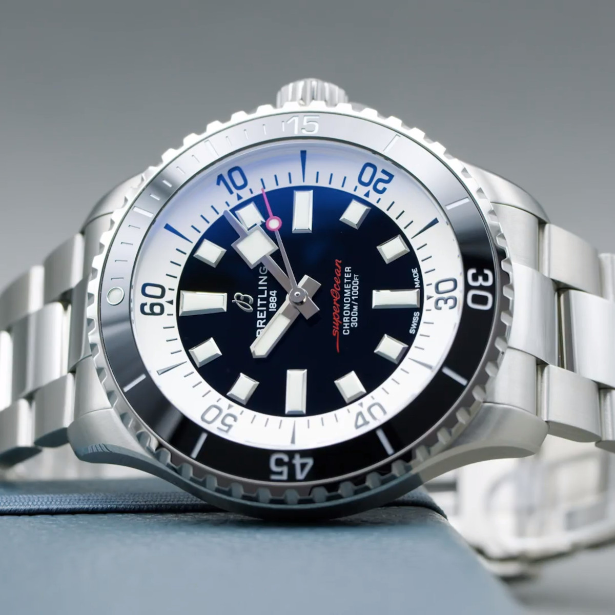 Breitling Superocean Automatic 44 Produktbild main 2