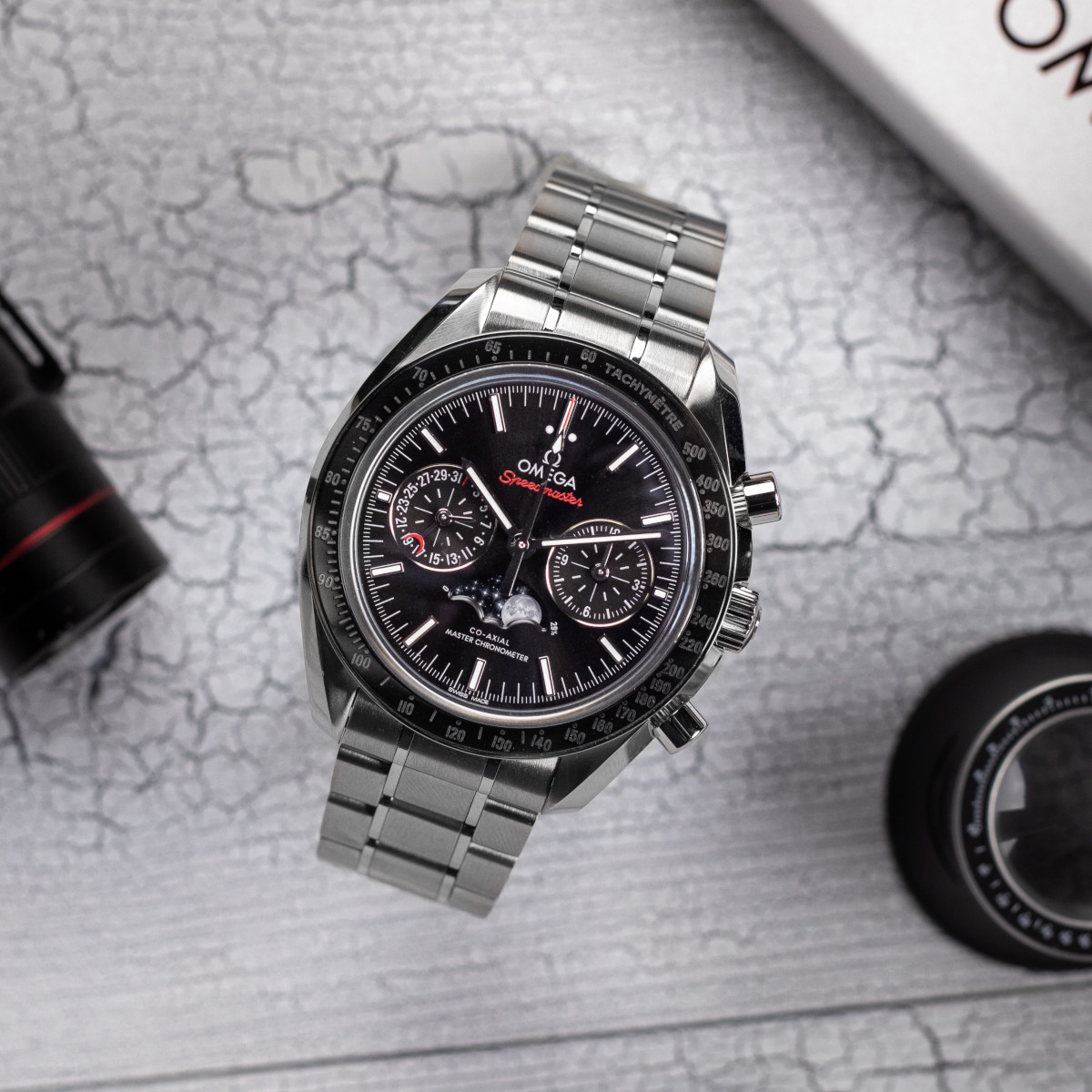 OMEGA Speedmaster Moonphase Chronograph Produktbild main 3