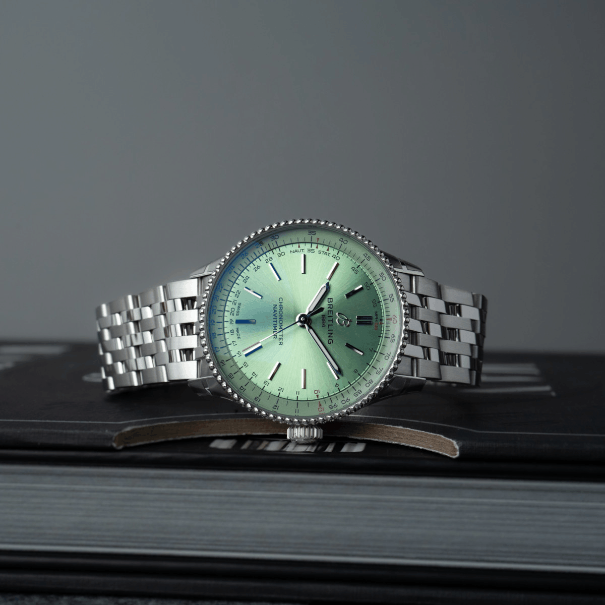 Breitling Navitimer Automatic 36 Produktbild main 3