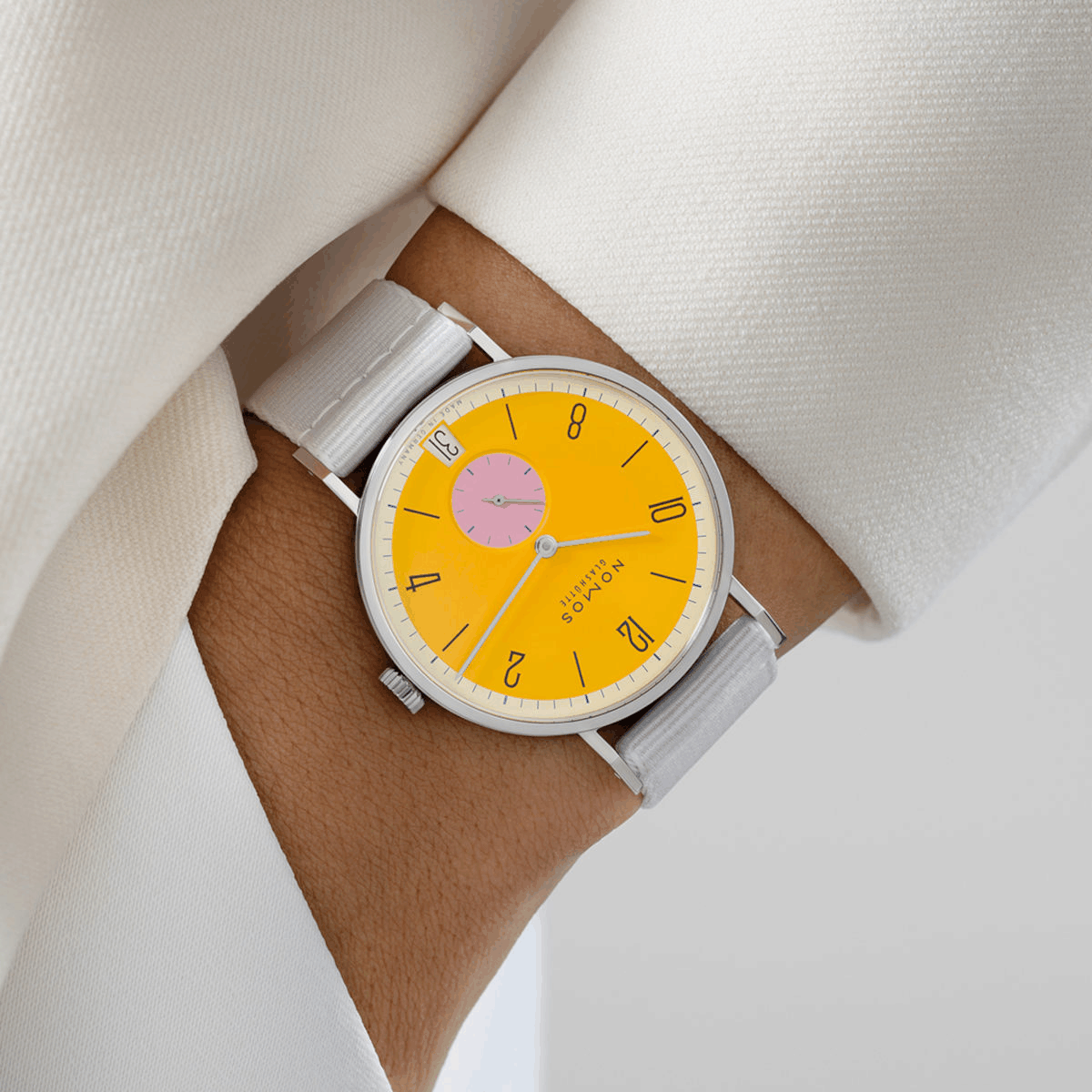 NOMOS Glashütte Tangente 38 Datum Katzengold Produktbild main 1