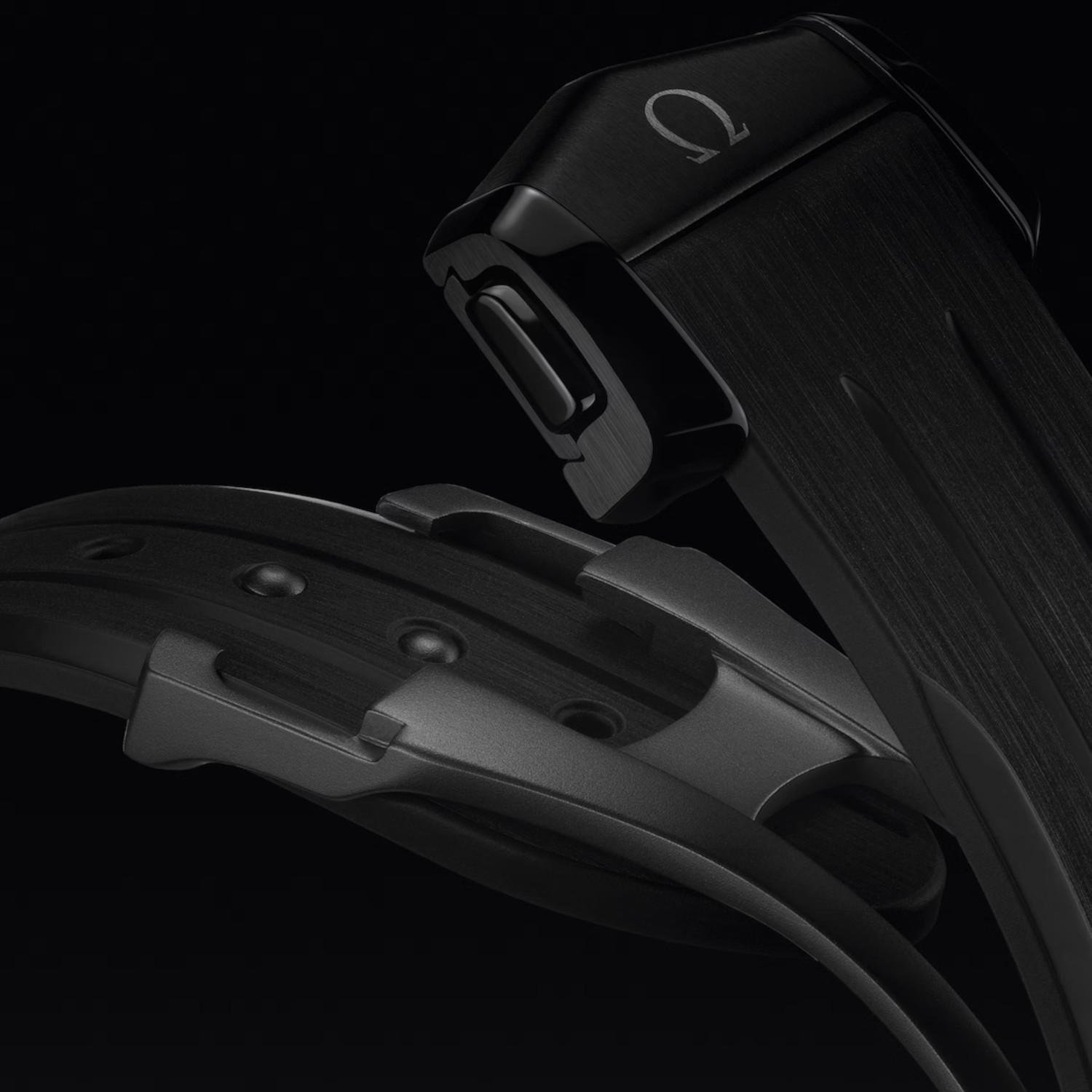 OMEGA Speedmaster Dark Side Of The Moon „Black Black“ Produktbild main 5