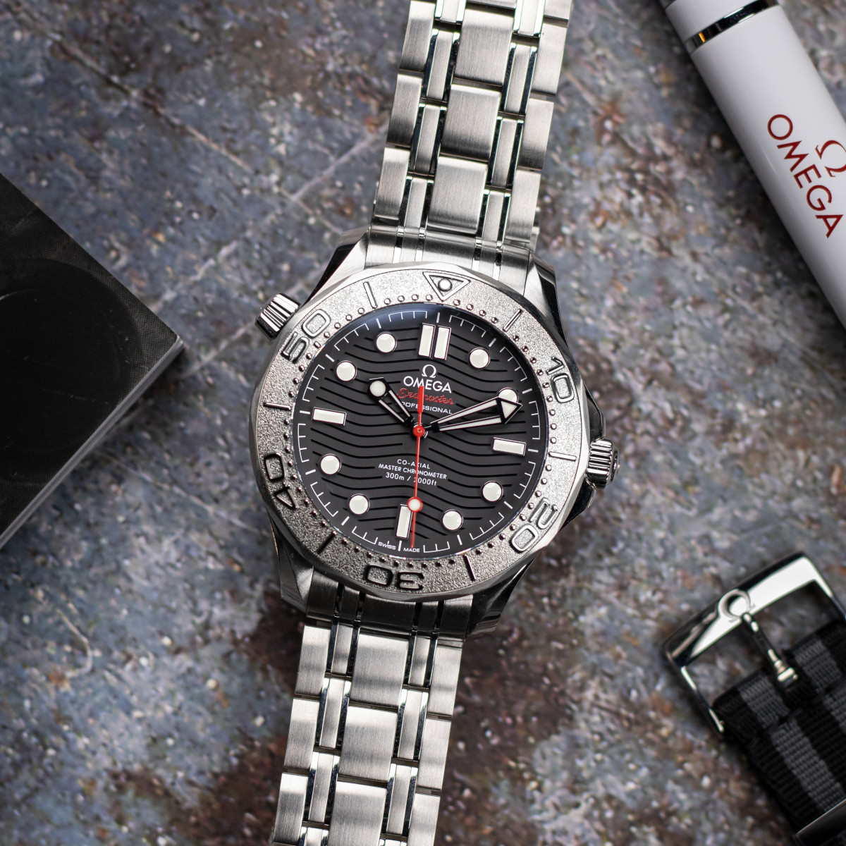 OMEGA Seamaster Diver 300M Nekton 42 Produktbild main 4