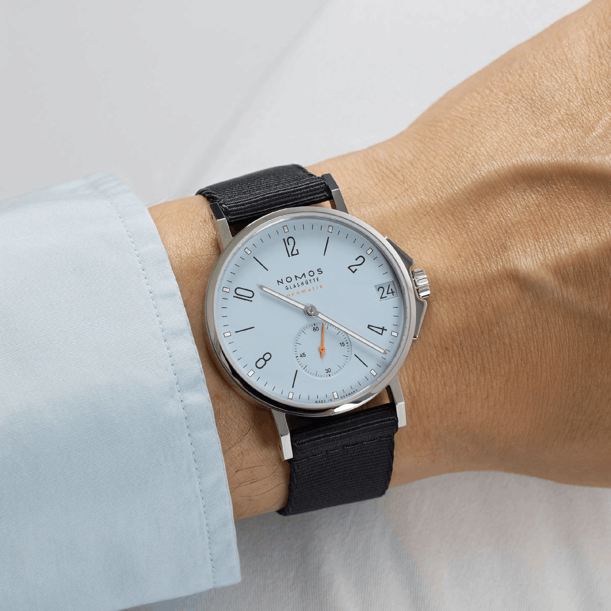 NOMOS Glashütte Ahoi Neomatik 38 Datum Sky Produktbild main 3