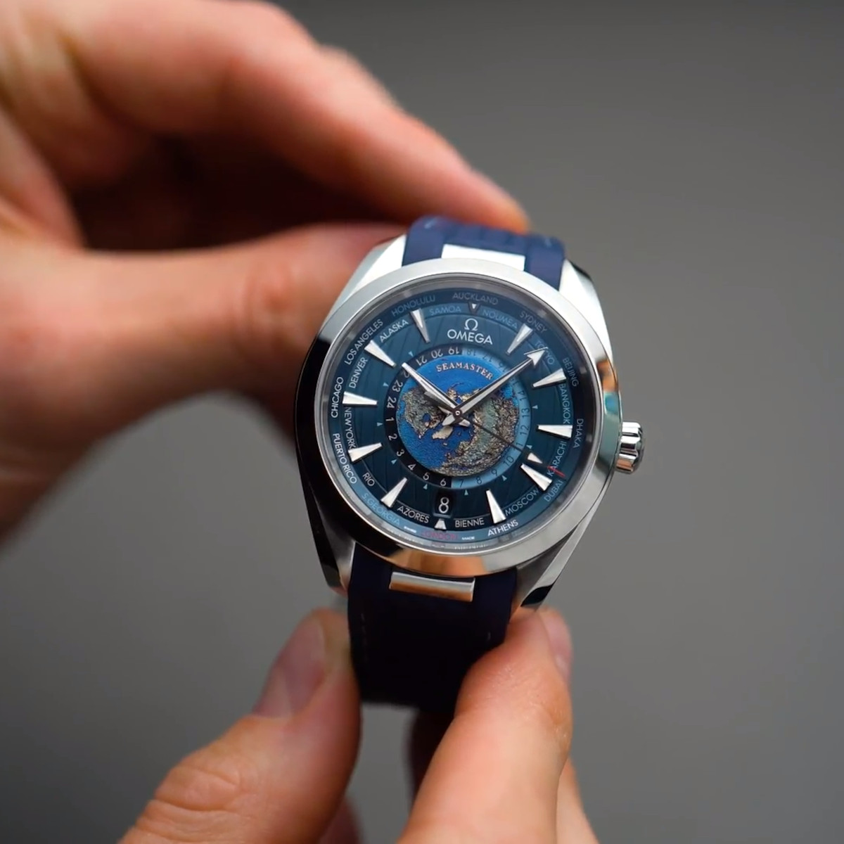 OMEGA Seamaster Aqua Terra GMT Worldtimer 43 Produktbild main 2