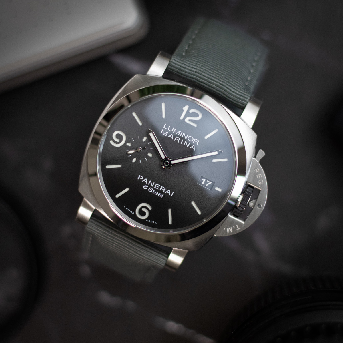 Panerai Luminor Marina ESteel™ Grigio Roccia Produktbild main 4