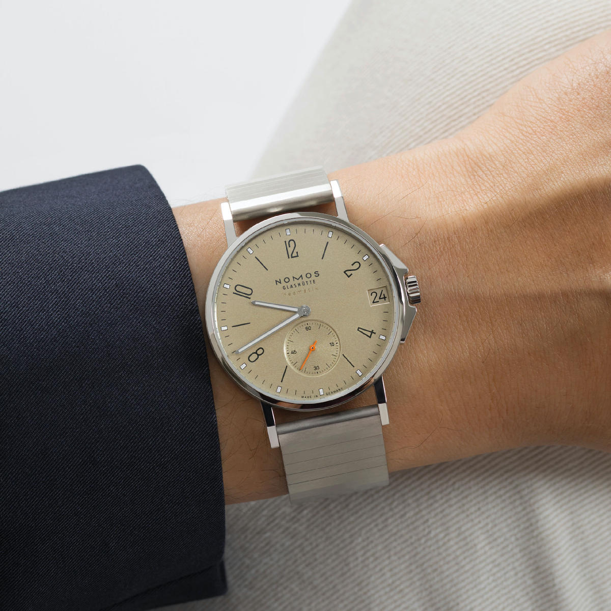 NOMOS Glashütte Ahoi Neomatik 38 Datum Sand Produktbild main 2
